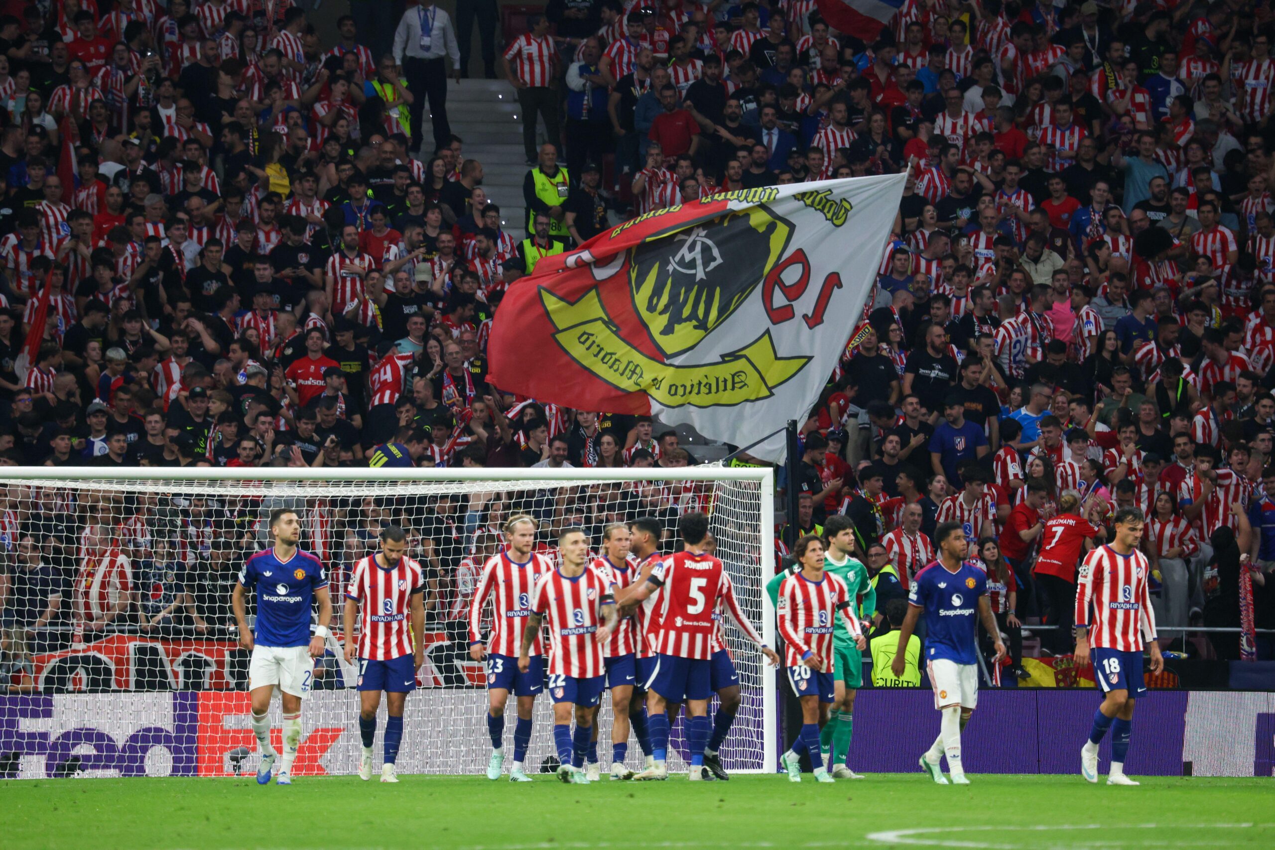 Atletico Madrid Beat 10-Man United, as Winless Run Reaches Five